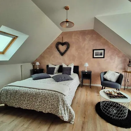 Les Charmilles Bed and Breakfast *